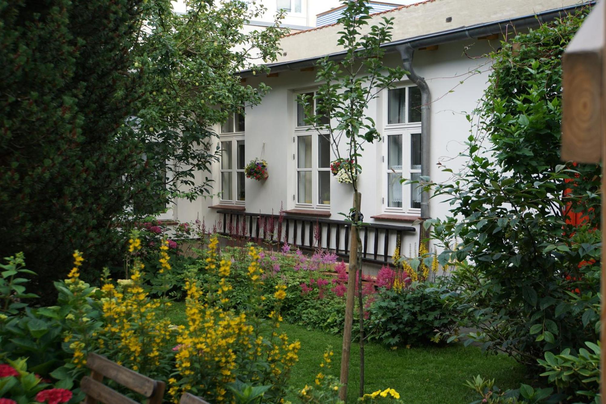 Ferienwohnung Hofidyll - Warnemuende Rostock Exterior foto