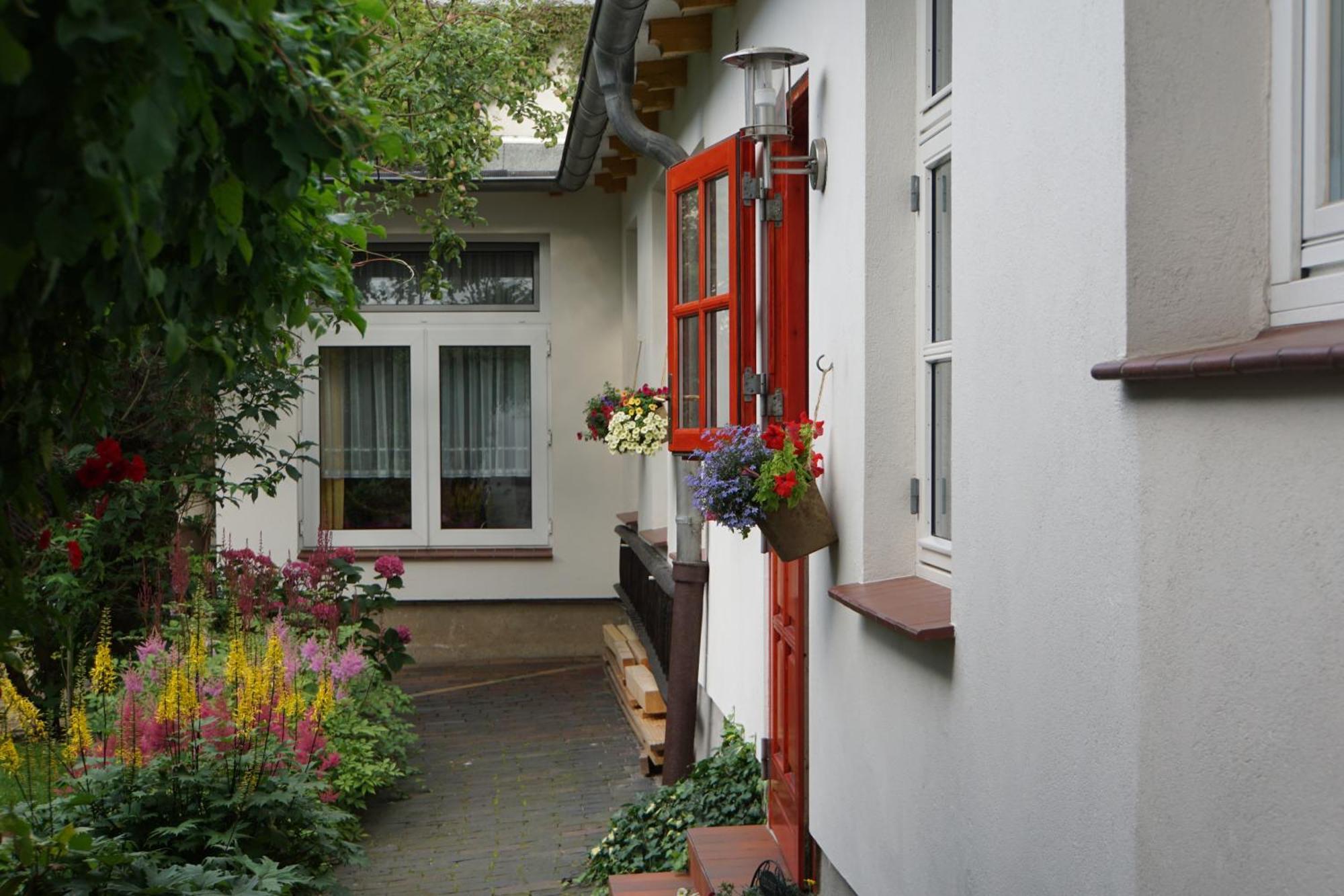Ferienwohnung Hofidyll - Warnemuende Rostock Exterior foto